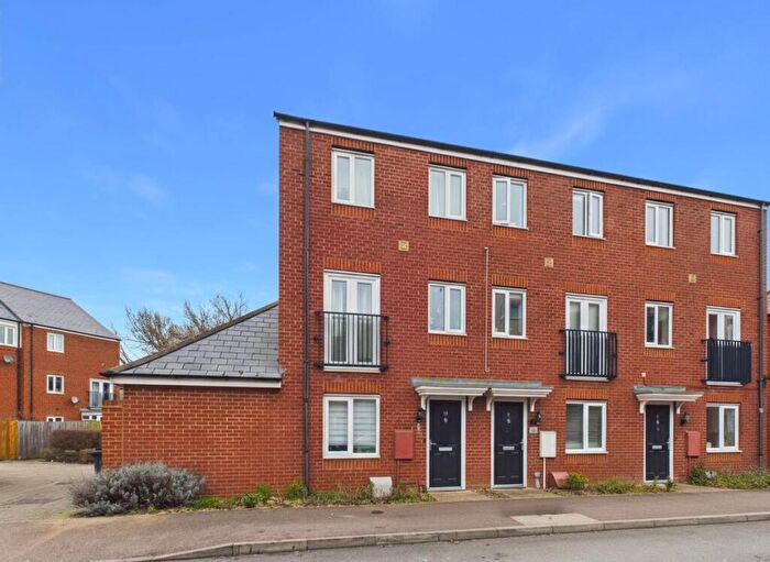 3 Bedroom End Of Terrace House For Sale In Longhorn Avenue, Gloucester, GL1