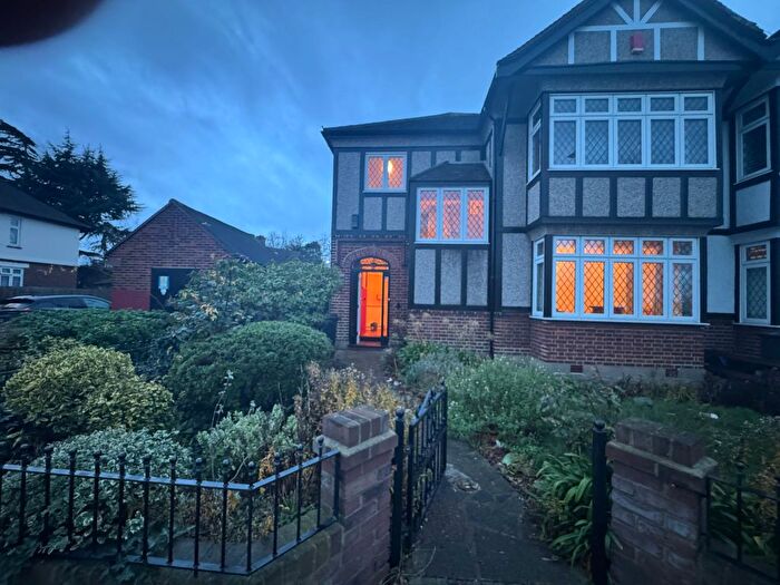 4 Bedroom Terraced House To Rent In The Drive, Ilford, IG1