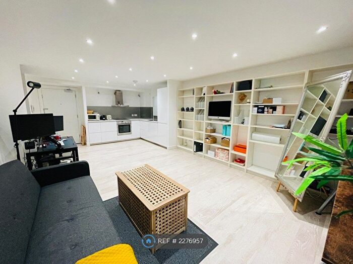 1 Bedroom Flat To Rent In Cremer Street, Hackney, E2