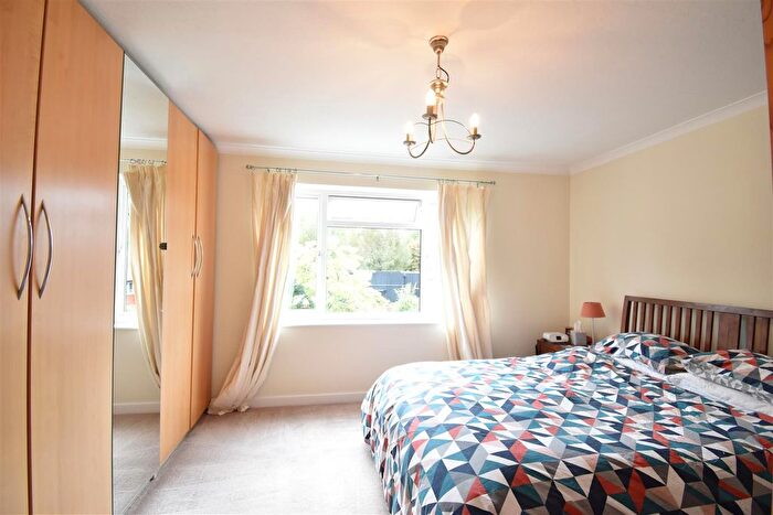 2 Bedroom Flat To Rent In Cranes Park, Surbiton, KT5
