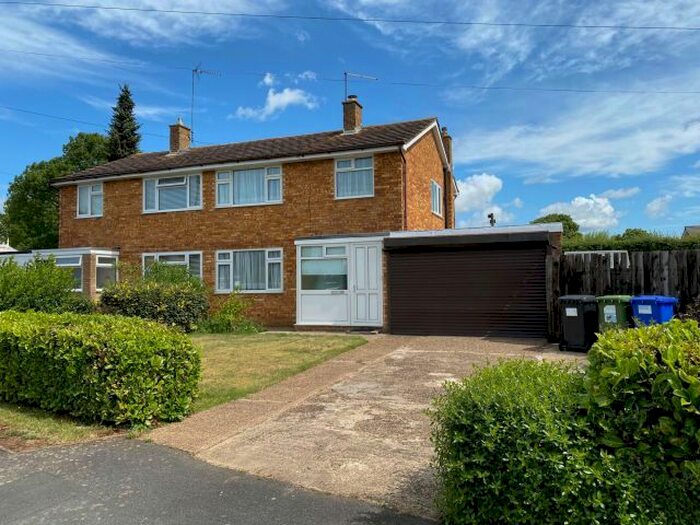 3 Bedroom Semi-Detached House For Sale In Dovecote Road, Roade, Northampton, NN7