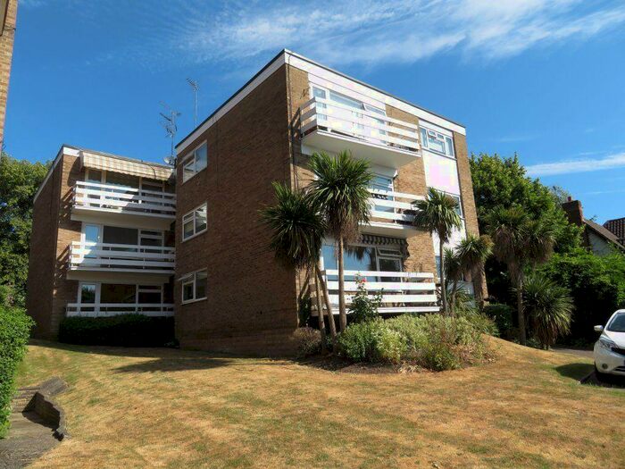 2 Bedroom Flat To Rent In Loughton, IG10