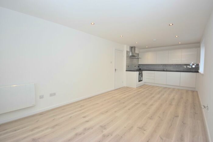2 Bedroom Flat To Rent In Eastern Avenue, Newbury Park, IG2