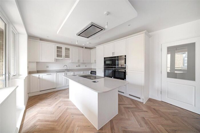3 Bedroom Flat For Sale In Shalford Lodge, Kingston Hill, Kingston-Upon-Thames, London, KT2