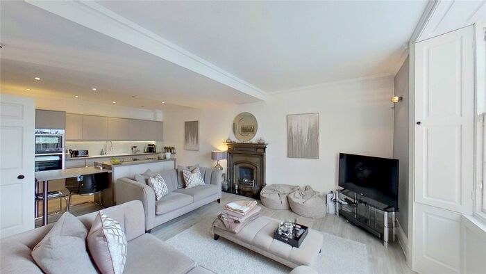 3 Bedroom Flat To Rent In North Castle Street, Edinburgh, EH2