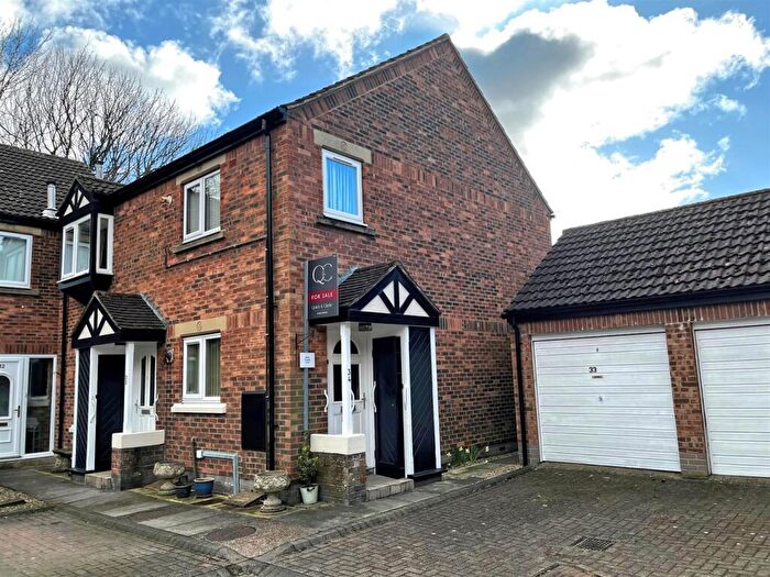 2 Bedroom Apartment For Sale In Applegarth Mews, Cottingham, HU16