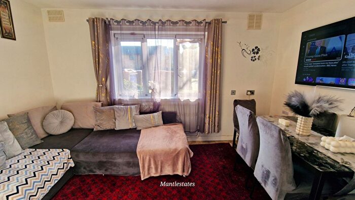 1 Bedroom Flat For Sale In Hastings Close, Leicester Barnet, EN5