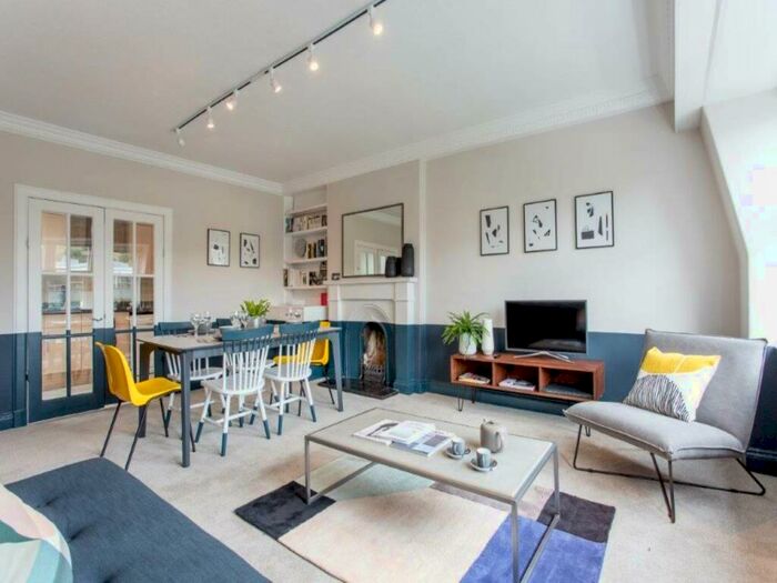 3 Bedroom Flat To Rent In Picardy Place, New Town, Edinburgh, EH1