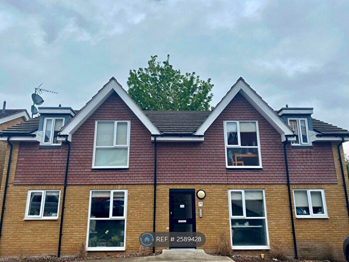 2 Bedroom Flat To Rent In Craufurd Rise, Maidenhead, SL6