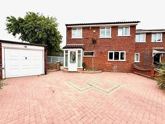 3 Bedroom Semi-Detached House To Rent In Trotwood, Chigwell, IG7