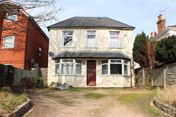 5 Bedroom Detached House For Sale In Millbrook Road East, Southampton, SO15