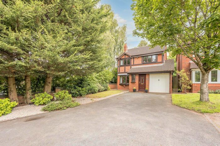 4 Bedroom Detached House For Sale In Swindon Road, Wall Heath, DY6