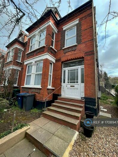 Studio To Rent In Regents Park Road, London, N3