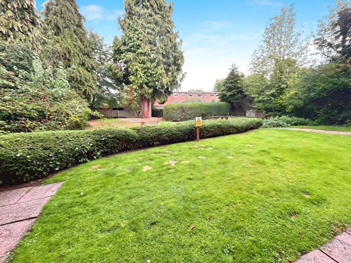 1 Bedroom Flat For Sale In Manor Road, Sutton Coldfield, B73