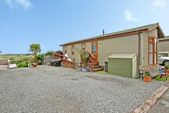 1 Bedroom Property For Sale In Valley View, Redruth, Cornwall, TR16