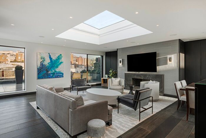 3 Bedroom Flat To Rent In Cheval Place, Knightsbridge, London, United Kingdom, SW7