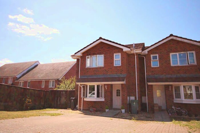 3 Bedroom Semi-Detached House To Rent In The Meadow, East Cowes, PO32