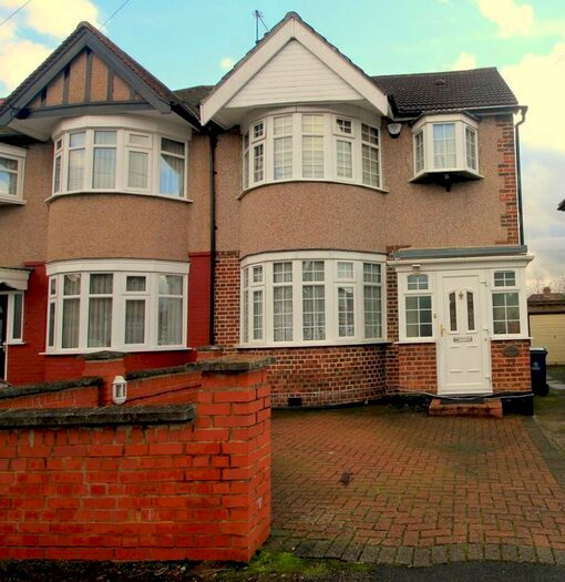 4 Bedroom Semi-Detached House To Rent In Pembroke Avenue, Harrow HA3