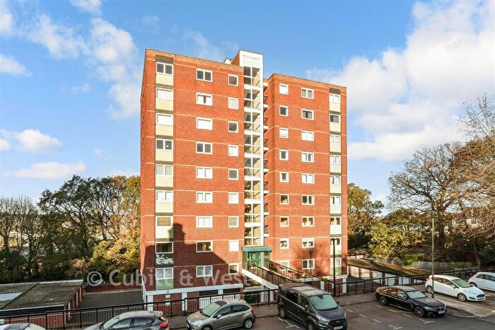 1 Bedroom Flat For Sale In Porchester Mead, Beckenham, Kent, BR3