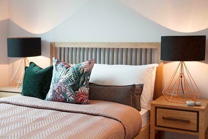 3 Bedroom Apartment To Rent In Cotton Field Wharf, New Union Street, Manchester, M4