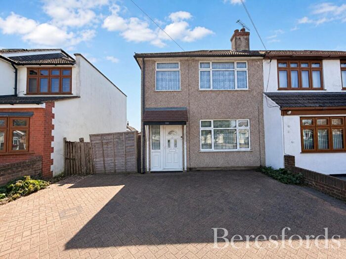 3 Bedroom Semi-Detached House For Sale In Devonshire Road, Hornchurch, RM12