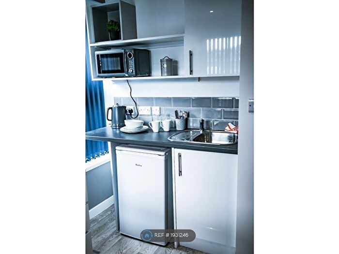 Studio To Rent In Amblecote, Stourbridge, DY8