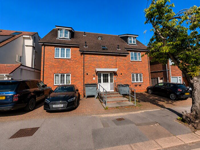 2 Bedroom Flat To Rent In - Oakdale Road, London, E18