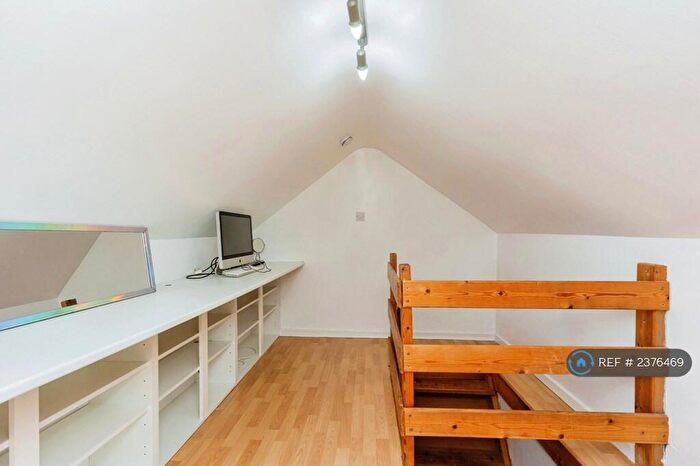 2 Bedroom End Of Terrace House To Rent In Toft Way, Cheshire, SK9