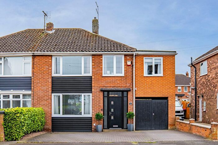 3 Bedroom Semi-Detached House For Sale In Harvest Road, Wickersley, Rotherham, S66