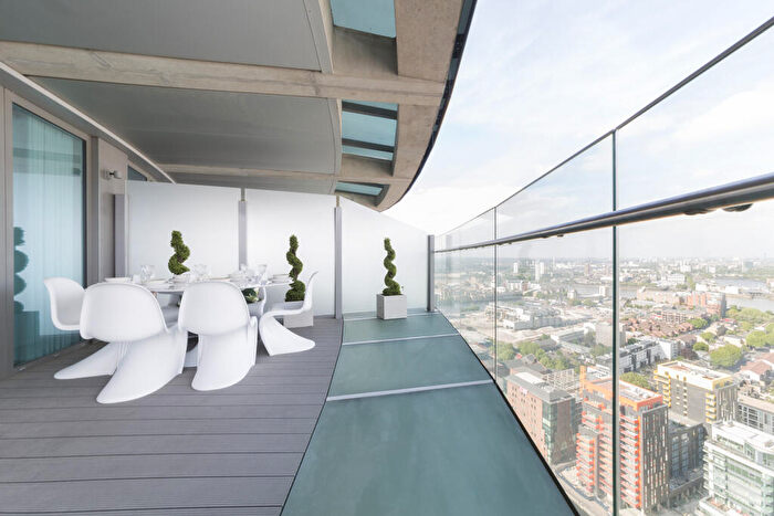 2 Bedroom Apartment To Rent In Arena Tower, Crossharbour Plaza, Canary Wharf, London, E14
