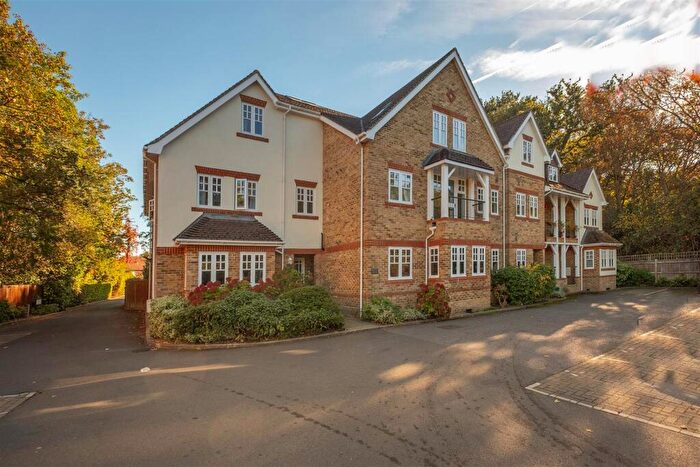 2 Bedroom Flat For Sale In Portsmouth Road, Esher, KT10