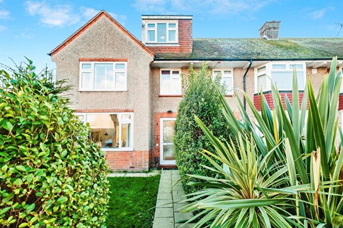 4 Bedroom End Of Terrace House For Sale In King Edward Avenue, Worthing, BN14