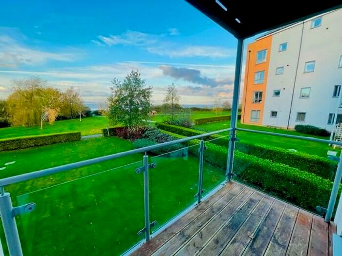 2 Bedroom Flat To Rent In Kittiwake Drive, Portishead, BS20