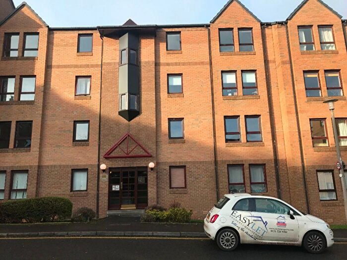 2 Bedroom Flat To Rent In Parkside Terrace, South Side, Edinburgh, EH16