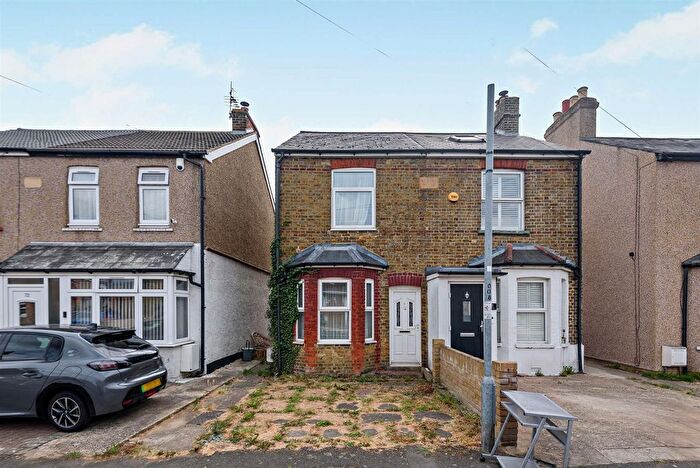 2 Bedroom Semi-detached House For Sale In Willoughby Road, Slough, SL3