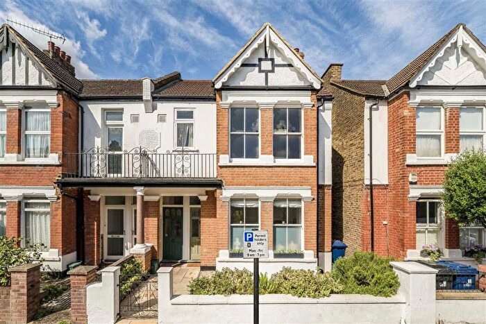 2 Bedroom Maisonette For Sale In Davis Road, Acton, W3