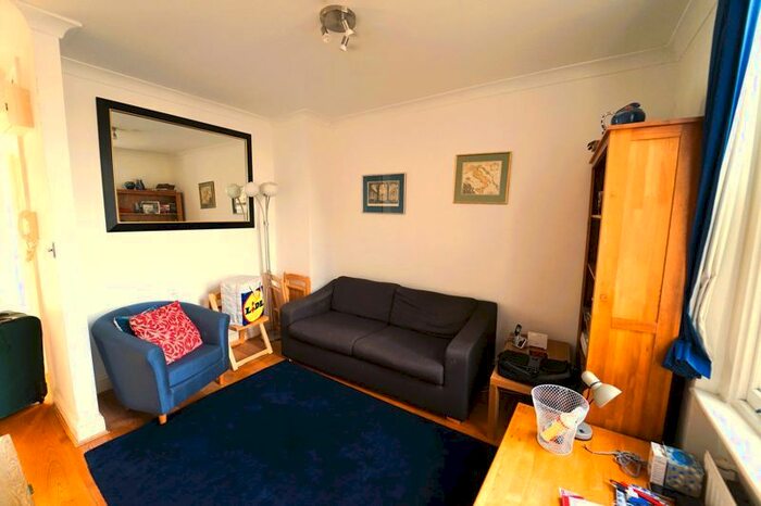 2 Bedroom Flat To Rent In Warwick Avenue, London, W9