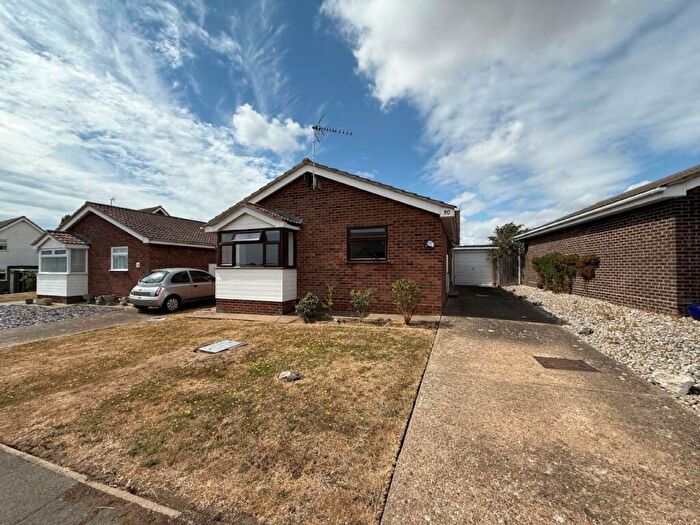 2 Bedroom Detached Bungalow For Sale In Thorns Way, Walton-on-the-naze, CO14