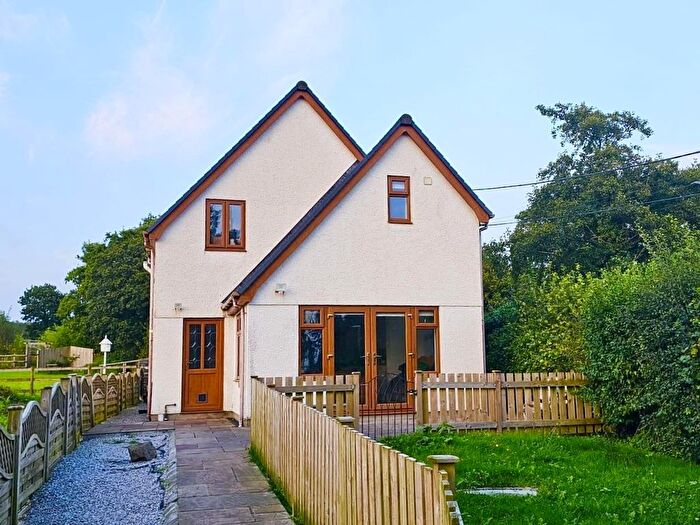 3 Bedroom Detached House For Sale In Heol Ddu, Ammanford, SA18