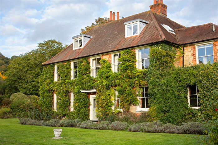 6 Bedroom House To Rent In East Shalford Lane, Guildford, GU4