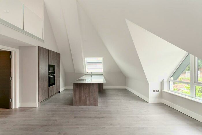 2 Bedroom Apartment To Rent In Chislehurst Road, BR7