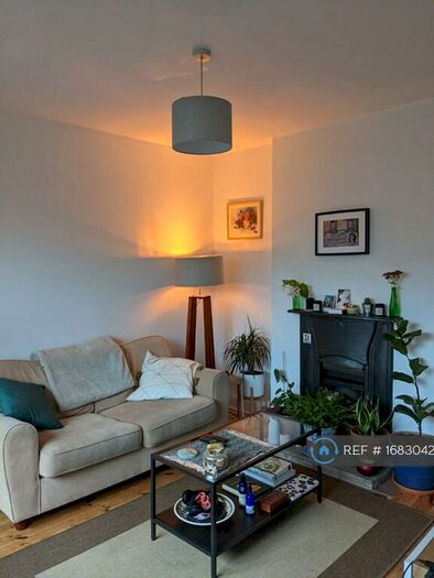 2 Bedroom End Of Terrace House To Rent In Meanwood Road, Leeds, LS7