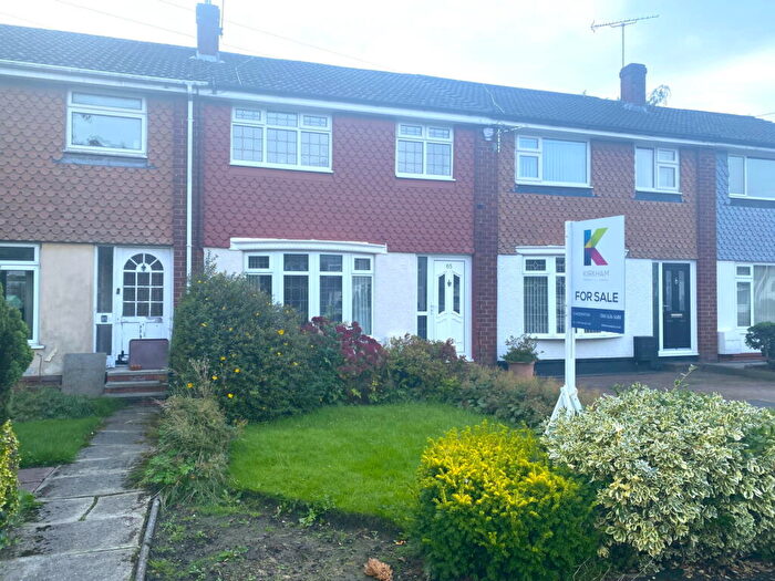 3 Bedroom Town House For Sale In Harewood Drive, Royton, OL2