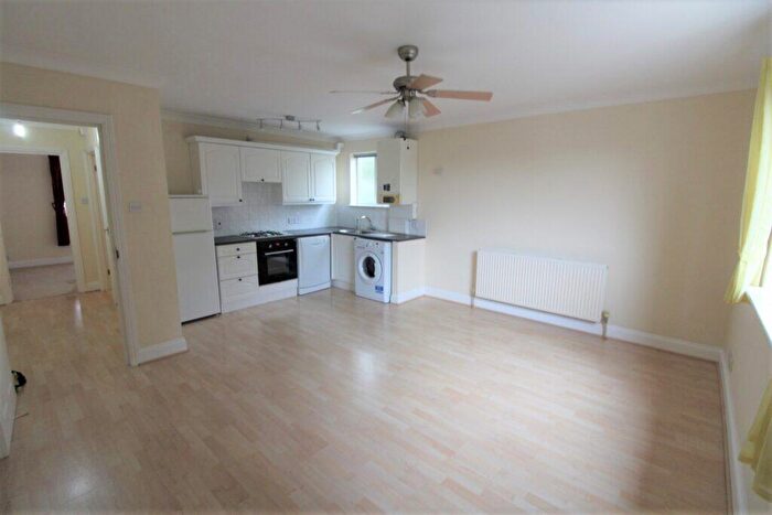 1 Bedroom Flat To Rent In Cranbrook Lane, N11