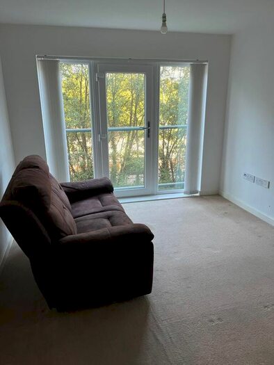 2 Bedroom Flat To Rent In Pilgrims Way, Salford, M50