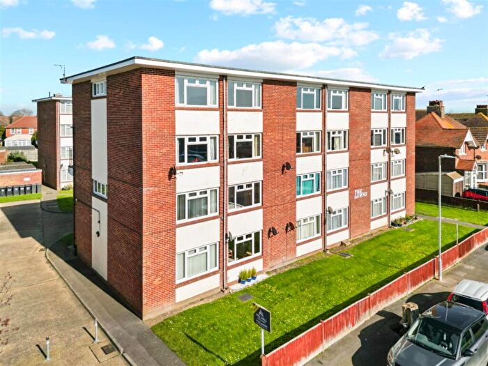 2 Bedroom Flat For Sale In Roselands Avenue, Eastbourne, BN22