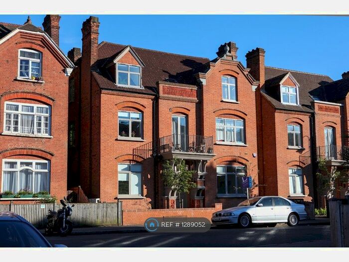 3 Bedroom Flat To Rent In Harold Road, London SE19