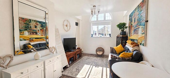2 Bedroom Flat For Sale In Victoria Road, Margate, CT9