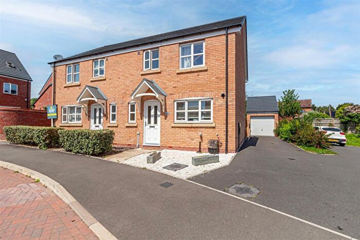 3 Bedroom Semi-Detached House For Sale In Skylark Rise, Whittington, Worcester, WR5
