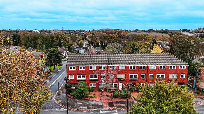 2 Bedroom Flat For Sale In Coleshill Street, Sutton Coldfield, West Midlands, B72